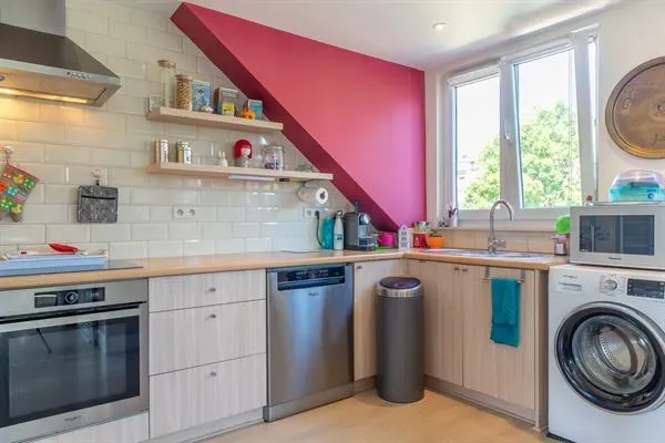 Saint-Job Terrace Penthouse: Bright Apartment in Ukkel - Image 3