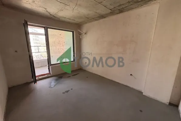 Spacious 4-Bedroom Apartment in Azimov Complex, Stara Zagora - Image 2