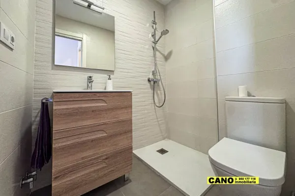 Spacious, Renovated Apartment with Stunning Sea Views in Almería - Image 3
