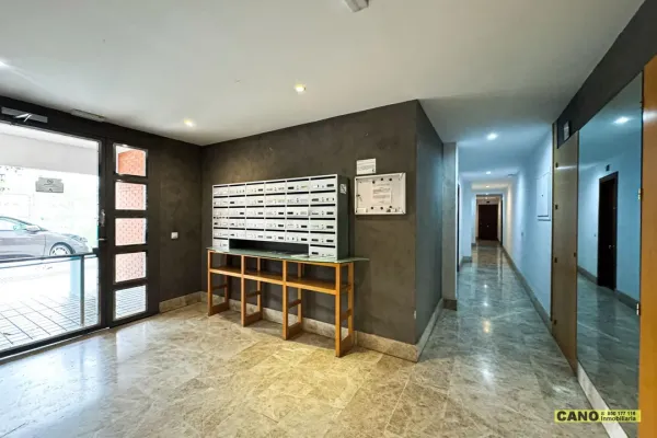 Spacious 2-Bedroom Apartment with Elevator in Almería, Spain - Image 5