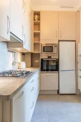 Bright Brussels Apartment - Garage Included - Image 3