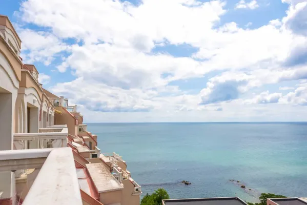 Luxury beachfront apartment with sea view terrace - Image 5
