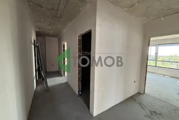 Spacious 4-Bedroom Apartment in Secure Azimov Complex, Stara Zagora - Image 4