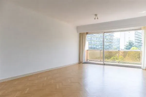 Parc Brugmann: Renovated Apartment With Stunning Terraces. - Image 5