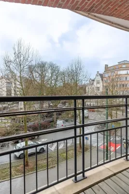 Spacious 3-Bedroom Apartment with Parking in Winston Churchill, Ukkel - Image 2