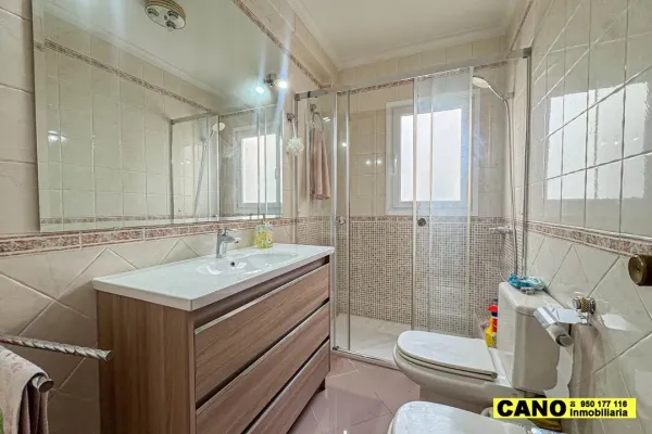 Bright 3-Bedroom Apartment with Terrace in Almería, Spain - Image 2