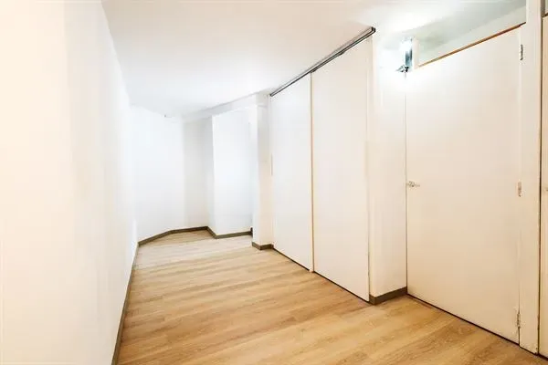 Schaarbeek Triplex Apartment: Fully Renovated, No Charges! - Image 1