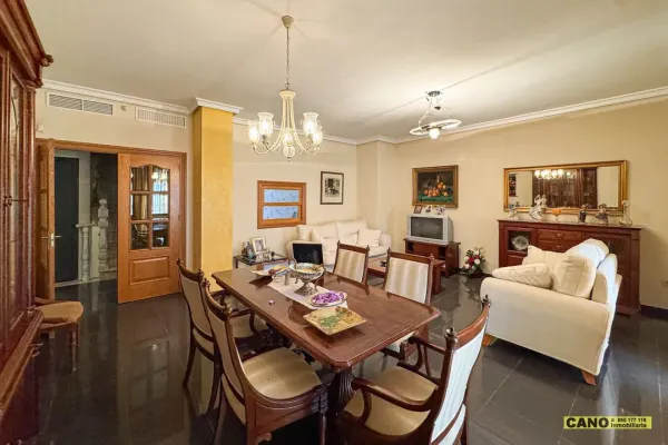 Spacious 3-Bedroom House with Elevator in Roquetas de Mar - Image 5