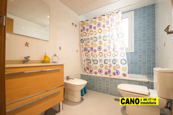 Spacious Triplex in Villablanca, Almería - 5 Bedrooms, 3 Bathrooms - Image 5