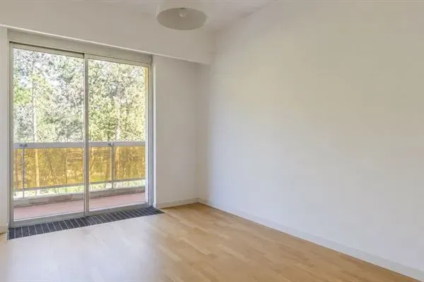 Parc Brugmann: Renovated Apartment With Stunning Terraces. - Image 1