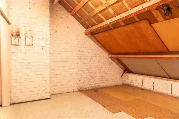 Renovate this Charming 3-Bedroom House with West Garden in Ukkel - Image 2