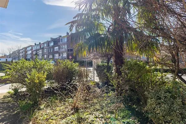 Spacious Apartment with Garage, Quiet Location Near Uccle Amenities - Image 5