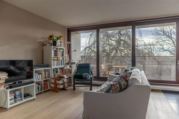 Spacious 2-Bed Apartment with Terrace in Private Park, Ukkel - Image 2