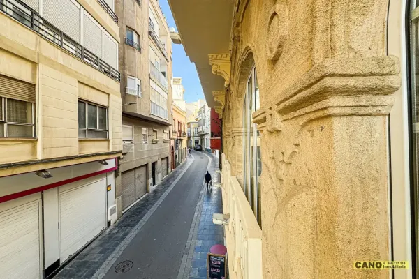 Historic Apartment in Almería - 3 Bedrooms, 2 Bathrooms, Elevator - Image 3