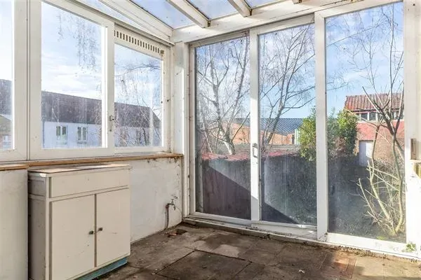 Spacious Royal Uccle Home: Renovation Opportunity with High Potential - Image 1