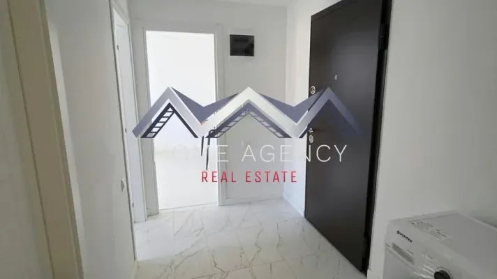 Stylish Two-Bedroom Apartment in Cosmopolis Residence For Sale - Image 5
