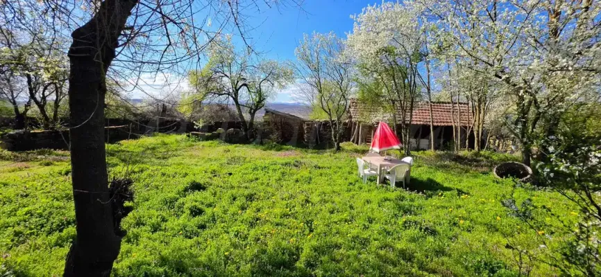 Panoramic Balkan Views: Charming House Near Sevlievo - Image 1