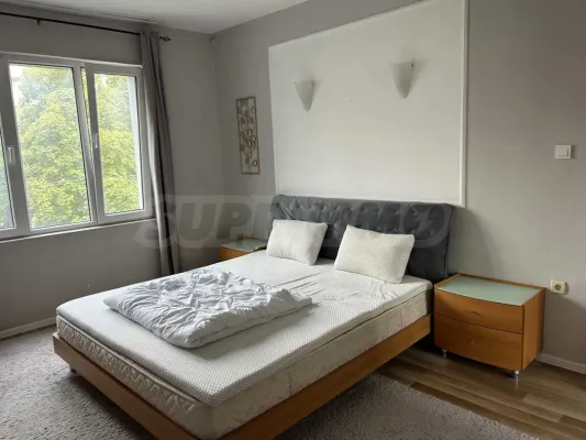 Bright Sea View Apartment in Varna City Center - Image 4