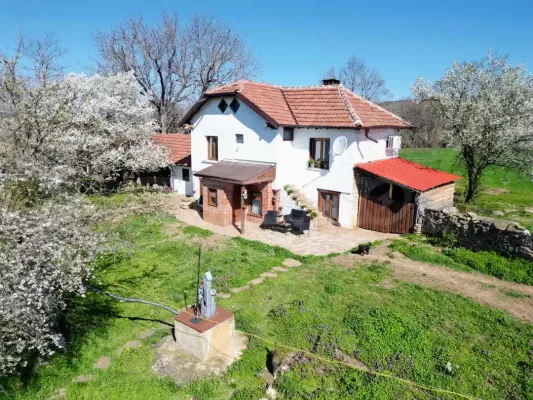 Panoramic Balkan Views: Charming House Near Sevlievo - Image 3