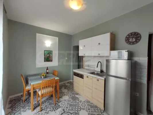 Bright Sea View Apartment in Varna City Center - Image 3