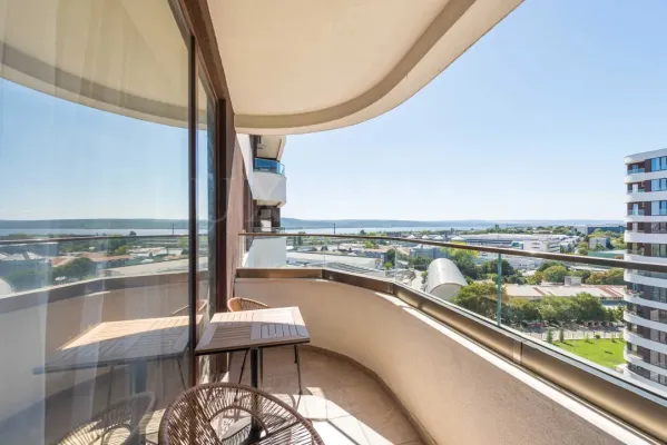 Lake Varna Panorama Apartment: Luxury Living - Image 5
