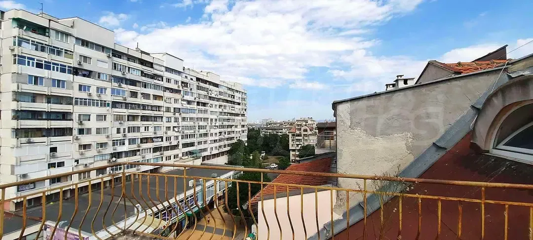 Spacious Penthouse Near University with Stunning Terraces - Image 1