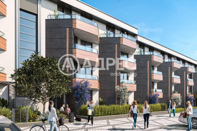 Spacious 3-Bedroom Apartment in Burgas's Saravo with Large Garden - Image 1