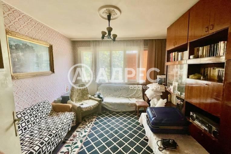 Spacious Four-Bedroom Apartment with Terraces in Stara Zagora - Image 1