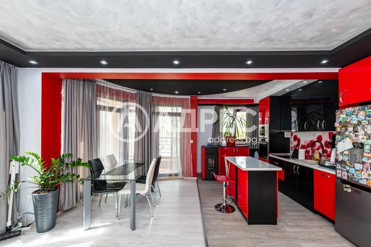 Spacious Fully Furnished 3-Bedroom Apartment with Parking in Plovdiv - Image 1