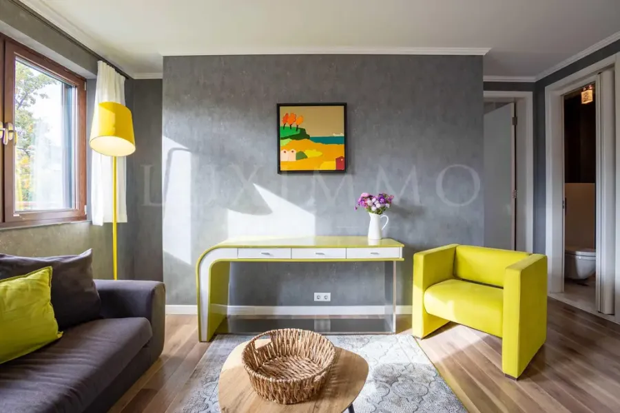 Spacious Four-Room Apartment with Unique Interior - Image 1