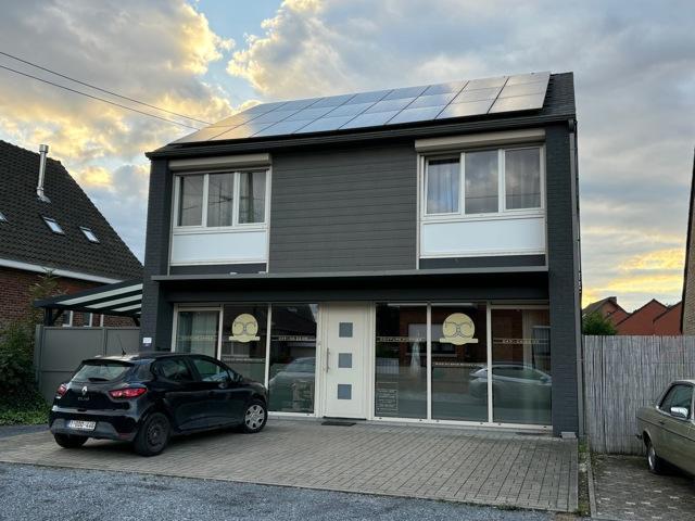 Spacious 3-Bedroom House with Garden and Solar Panels in Mons - Image 1