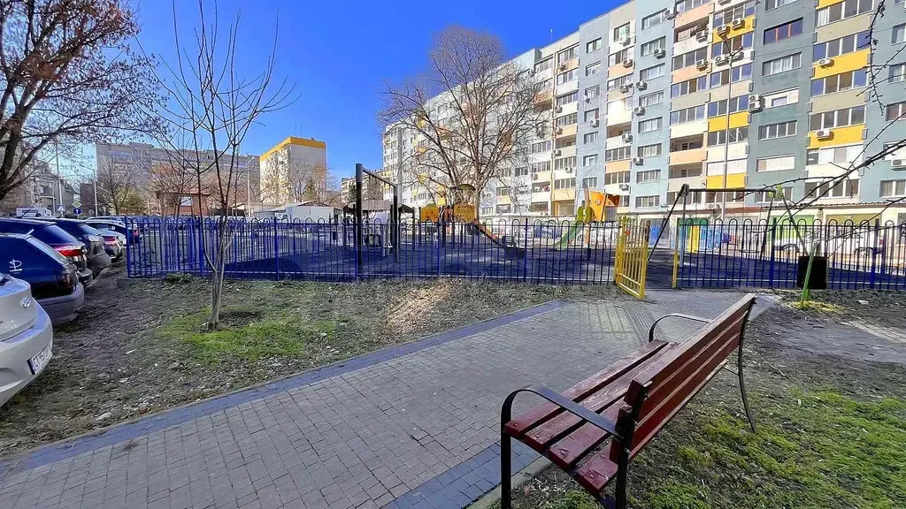 Spacious Two-Bedroom Apartment in Renovated Building, Stara Zagora - Image 1