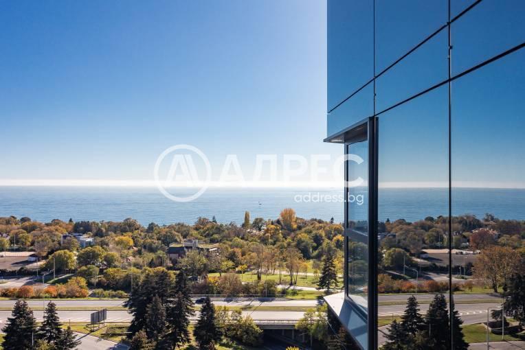 Spacious Varna Apartment with Sea Views and Parking Space - Image 1