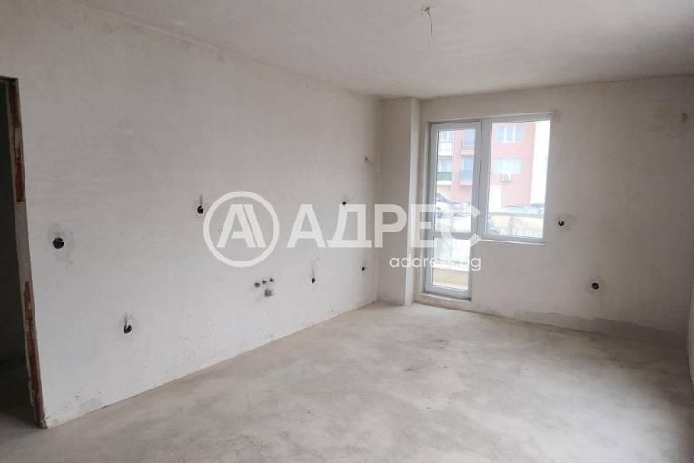 Spacious Varna Apartment with Lake Views - Unfurnished, 60m² - Image 1