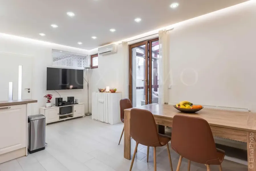 Spacious, Fully Furnished Apartment in Varna's Ideal Center - Image 1