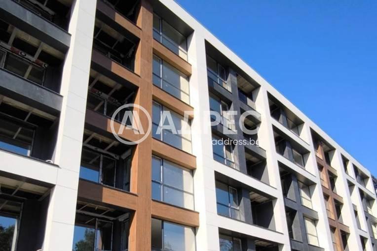 Spacious 3-Bedroom Apartment with Stunning Views in Sofia - Image 1