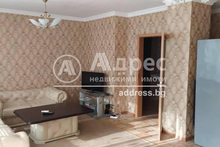 Fully Furnished 3-Bedroom Apartment in Royal City, Plovdiv - Image 1
