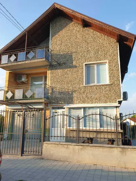 Fully Furnished House with Landscaped Yard in Vidin, Bulgaria - Image 1