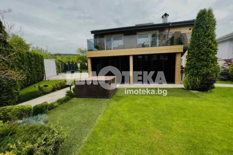 Spacious, Fully Furnished 4-Bedroom House in Varna's "Izgrev" District - Image 1