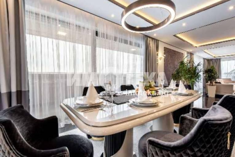 Luxury Seafront Apartment in Sunny Day Residence, Varna - Image 1