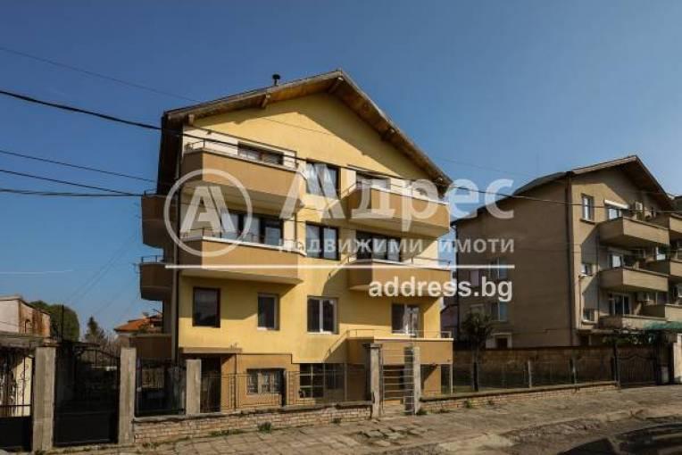 Spacious 5-Bedroom Apartment with Yard in Burgas, Bulgaria - Image 1