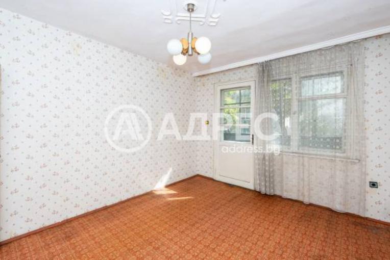 Spacious 3-Bedroom Apartment in Central Plovdiv, Bulgaria for Sale - Image 1