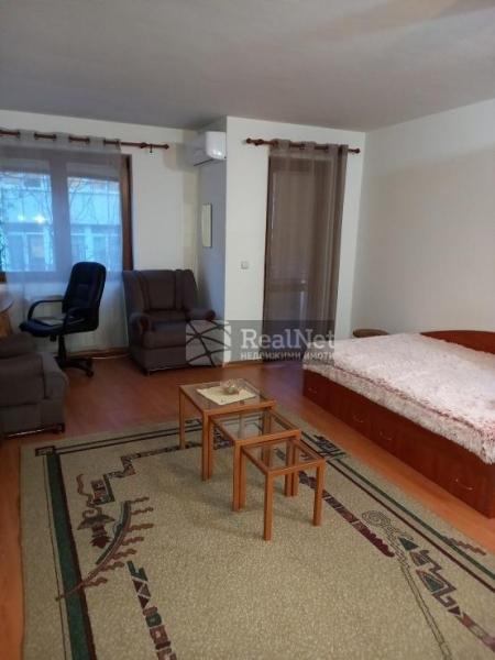 Fully furnished one-bedroom apartment for rent near Sofia's major hospitals and metro. - Image 1