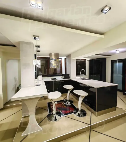 Spacious, Fully Furnished Apartment in Plovdiv's Heart District - Image 2