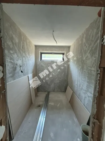 Spacious 3-Bedroom Apartment in Varna's Brz District - EUR 350,000 - Image 5