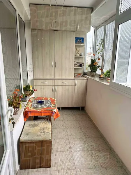 Fully Furnished 1-Bedroom Apartment in Varna's Vazrazhdane Quarter - Image 2