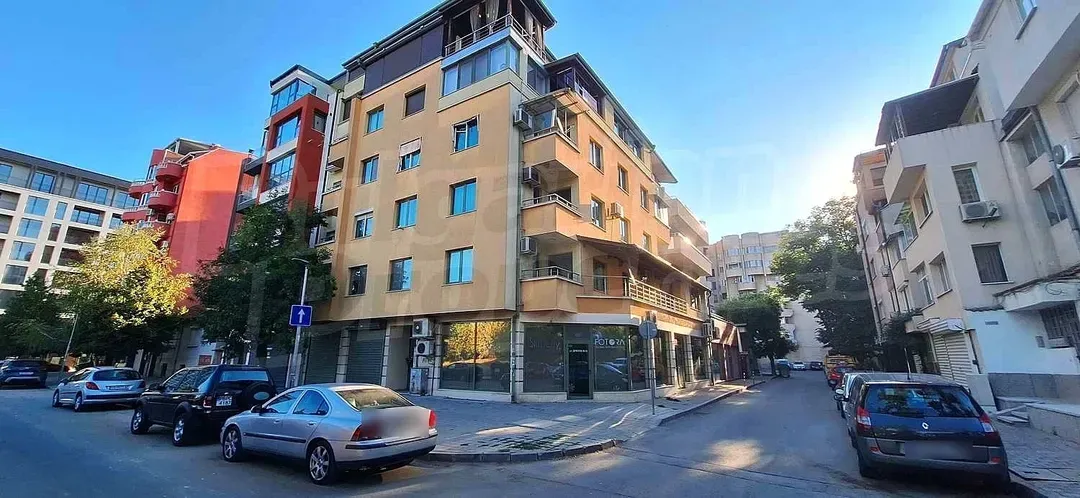 Spacious, Fully Furnished Apartment in Plovdiv's Heart District - Image 1