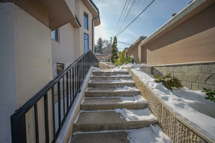 Spacious Dragalevtsi House with Mountain Views, Fully Furnished - Image 2