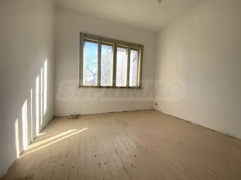 Spacious 3 Bed Apartment - Garden View, Plovdiv - Image 1