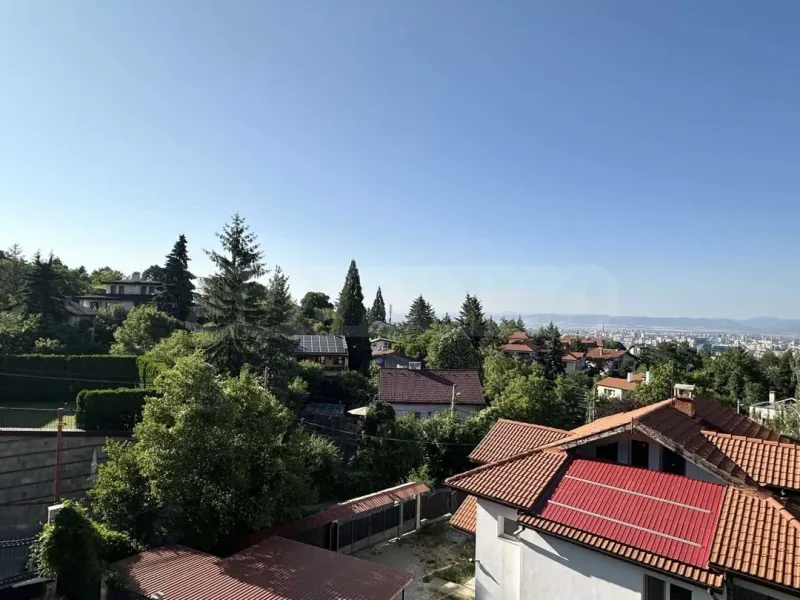 Spacious 3-Bedroom Apartment with Mountain & City Views - Image 5